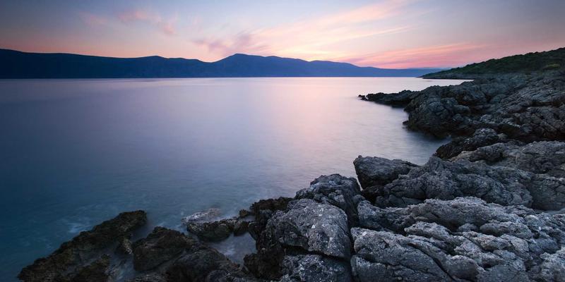 网络安全技术演进：从编程开发到前端防护的实战策略