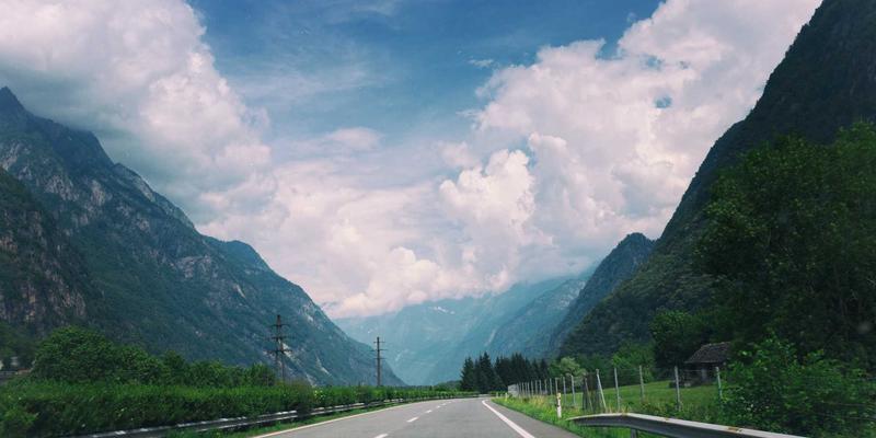 边缘计算网络架构设计：编程开发视角下的低延迟革命与数据本地化实践